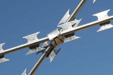 Скоба Супер на колючей проволоке Егоза Супер