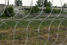 Проволока натяжная и плоский барьер безопасности Егоза