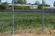 Ограждение из сварной сетки на поле
