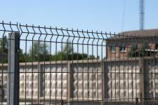 Сварная панель забора крупным планом