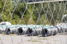 Сетка колючая Пиранья 2,4х10 из проволоки колючей Егоза Кайман